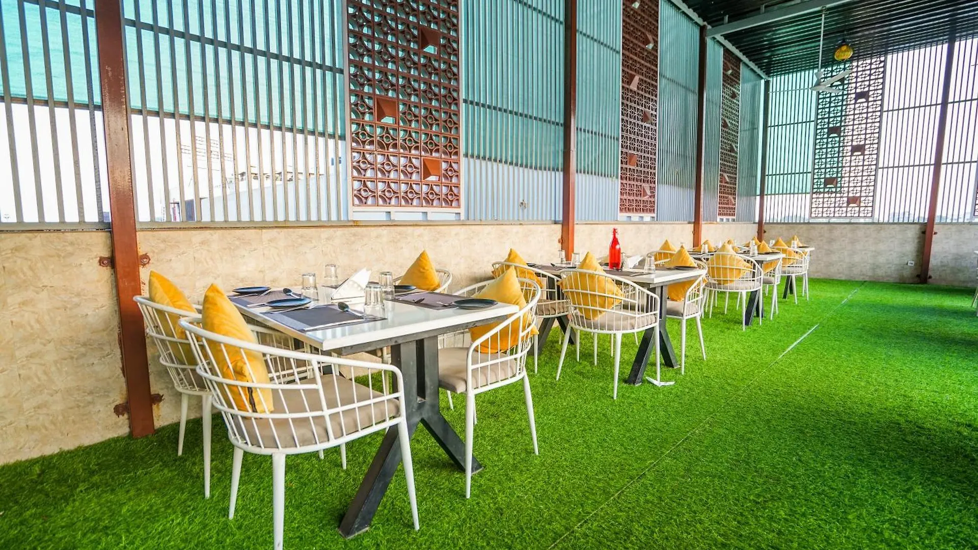 Pax Hotel Grand Blue 3 Min Walk From Udaipur City Railway Station 4*,