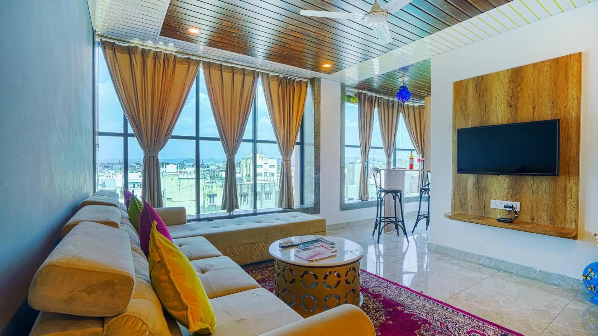 Pax Hotel Grand Blue 3 Min Walk From Udaipur City Railway Station 4*,