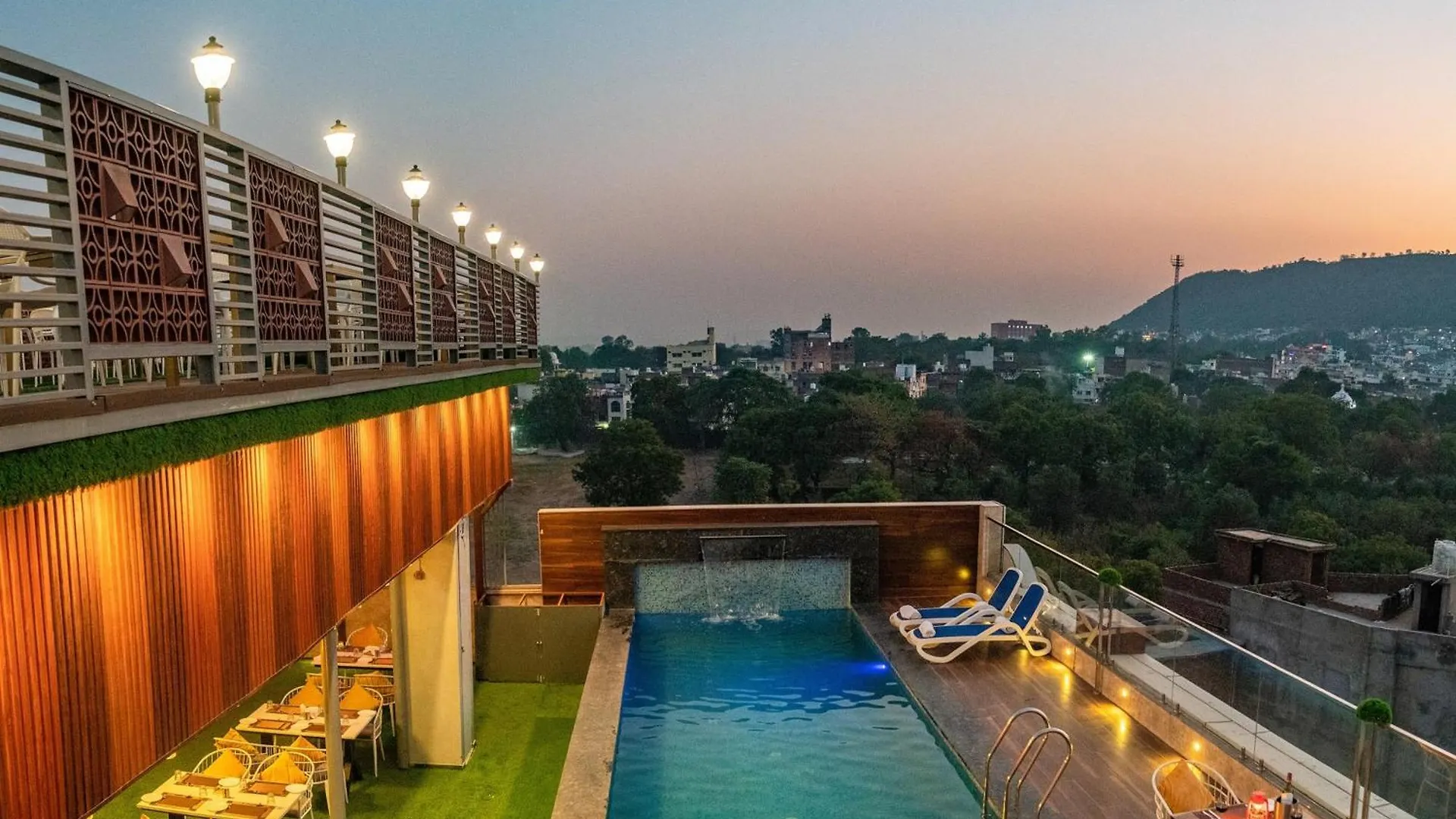 ****  Pax Hotel Grand Blue 3 Min Walk From Udaipur City Railway Station India