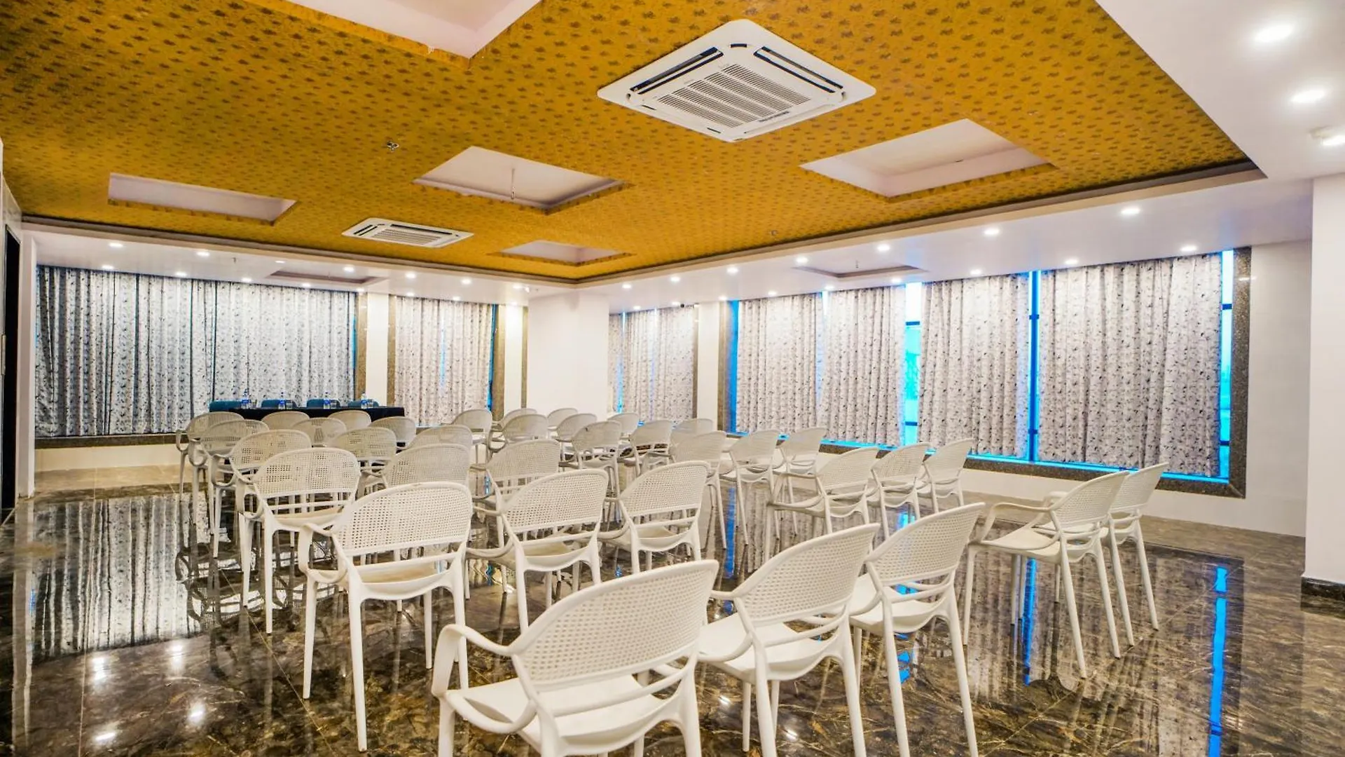 Pax Hotel Grand Blue 3 Min Walk From Udaipur City Railway Station