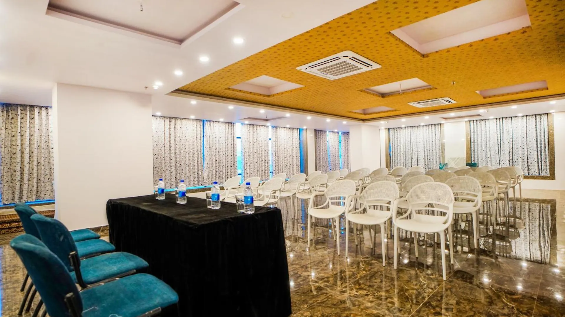 Pax Hotel Grand Blue 3 Min Walk From Udaipur City Railway Station