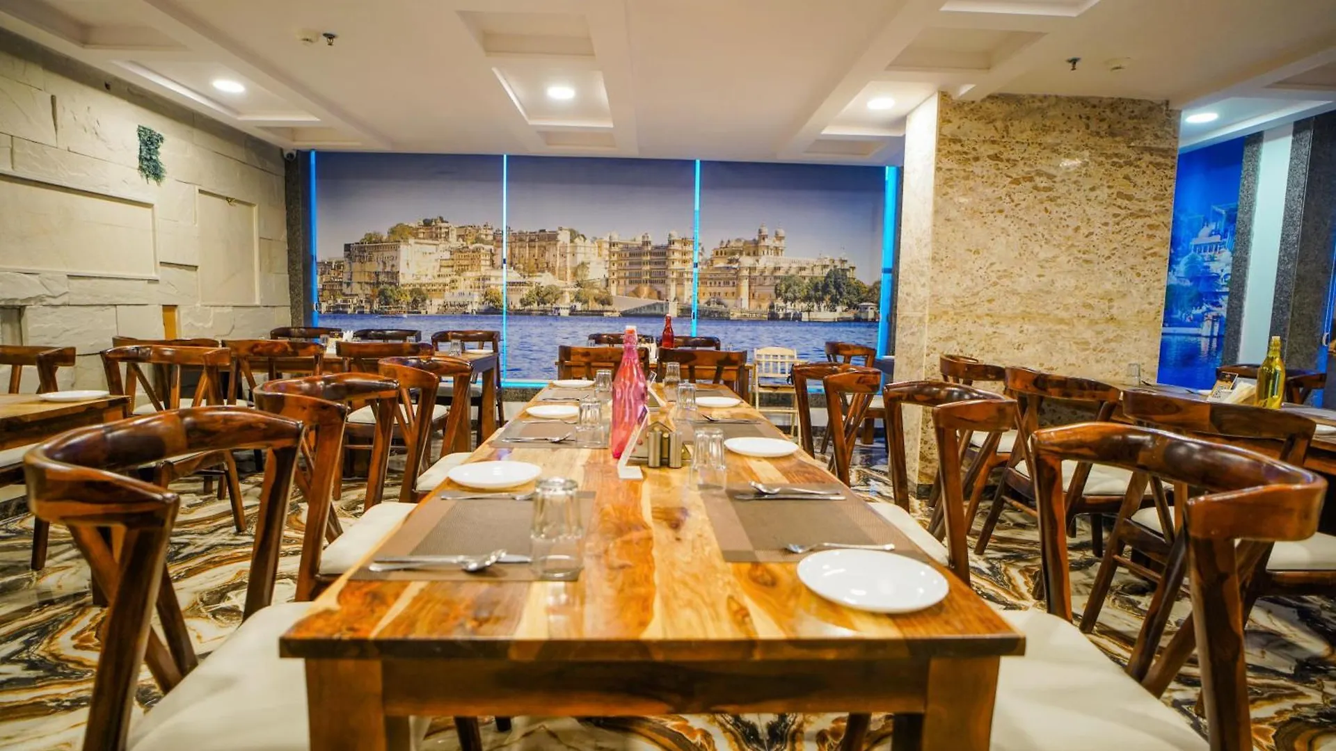 Pax Hotel Grand Blue 3 Min Walk From Udaipur City Railway Station 4*,
